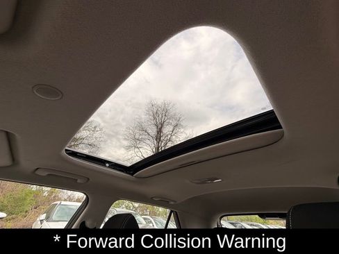 Certified 2025 Hyundai Venue SEL FWD image 19