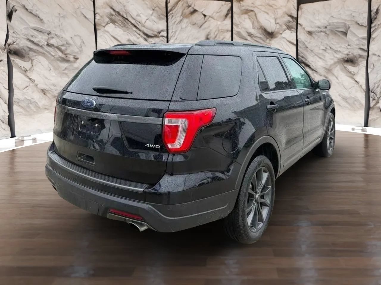Used 2018 Ford Explorer XLT w/ Equipment Group 202A AWD/4WD image 7