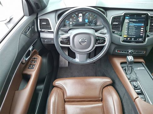 Used 2021 Volvo XC90 T6 Inscription w/ Lounge Package image 11