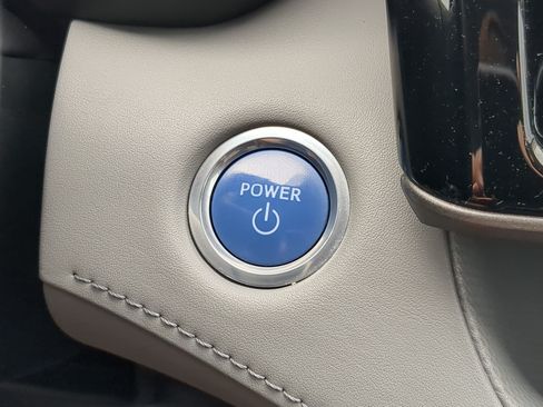 Used 2020 Toyota Highlander XLE AWD/4WD image 22