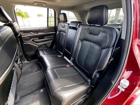 Used 2022 Jeep Grand Cherokee Limited w/ Luxury Tech Group II RWD image 21