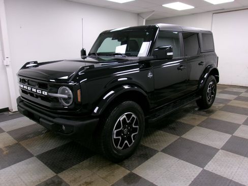 Used 2022 Ford Bronco Outer Banks image 1