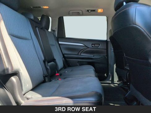 Used 2015 Toyota Highlander Plus AWD/4WD image 31