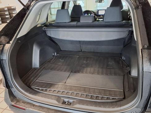 Used 2022 Toyota RAV4 LE AWD/4WD image 21