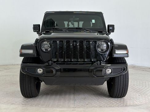 Used 2023 Jeep Gladiator Overland AWD/4WD image 6