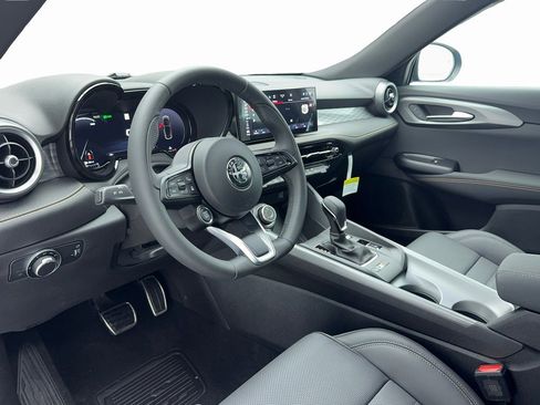 New 2025 Alfa Romeo Tonale w/ Premium Package image 14