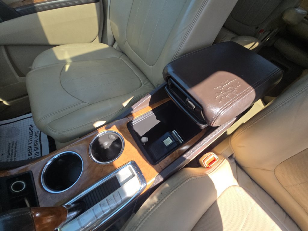 Used 2008 Buick Enclave CXL w/ Entertainment Package #3 FWD image 33