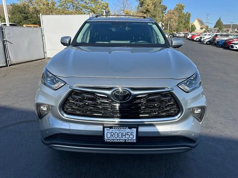 Used 2023 Toyota Highlander Platinum FWD image 6