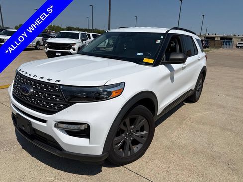 Used 2021 Ford Explorer XLT w/ Equipment Group 202A RWD image 1