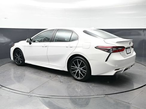 Used 2024 Toyota Camry SE FWD image 7