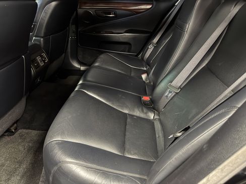 Used 2009 Lexus LS 460 AWD w/ Comfort Seating Pkg image 16