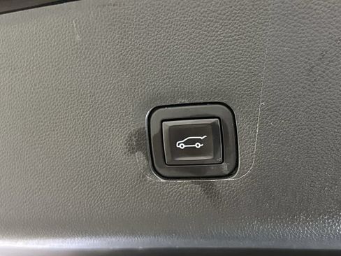 Used 2020 Chevrolet Traverse LT FWD image 27
