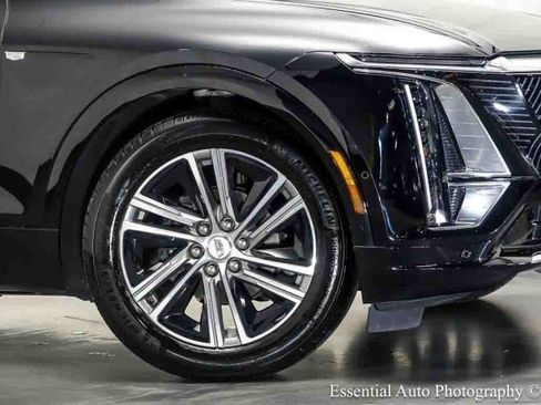 Used 2024 Cadillac Lyriq Luxury AWD/4WD image 3