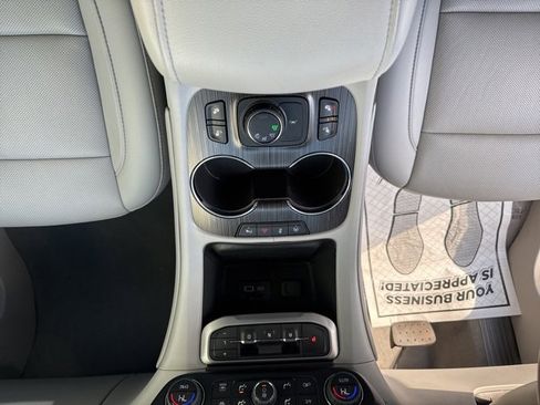 Used 2022 GMC Acadia SLT image 14