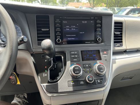 Used 2019 Toyota Sienna LE FWD image 20