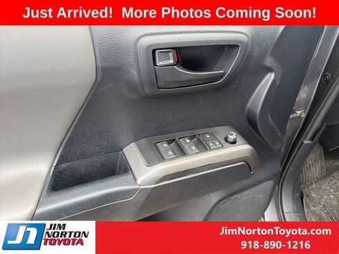 Used 2018 Toyota Tacoma SR5 image 10