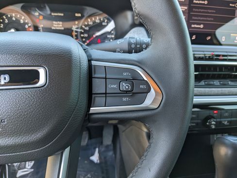 Used 2023 Jeep Compass Latitude image 33