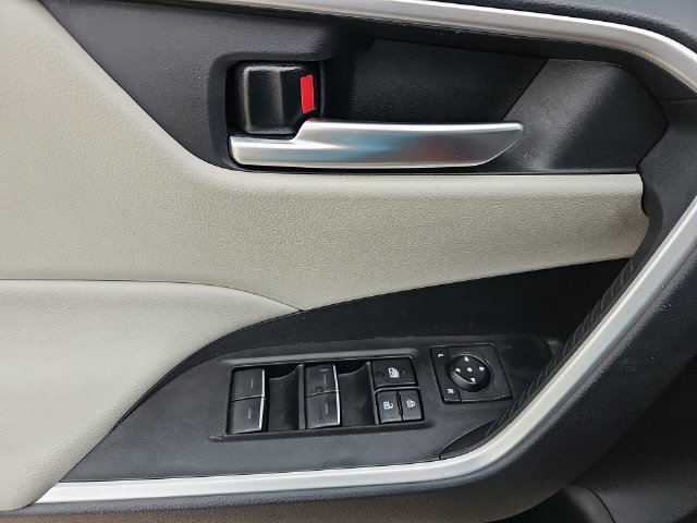 Used 2024 Toyota RAV4 XLE FWD image 22