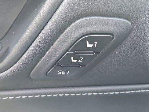 Used 2022 Toyota Venza XLE image 18