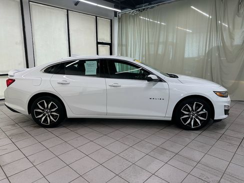 Used 2025 Chevrolet Malibu RS FWD image 3