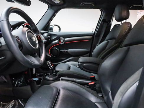 Used 2024 MINI Cooper 4-Door Hardtop w/ Signature Upholstery Package image 19