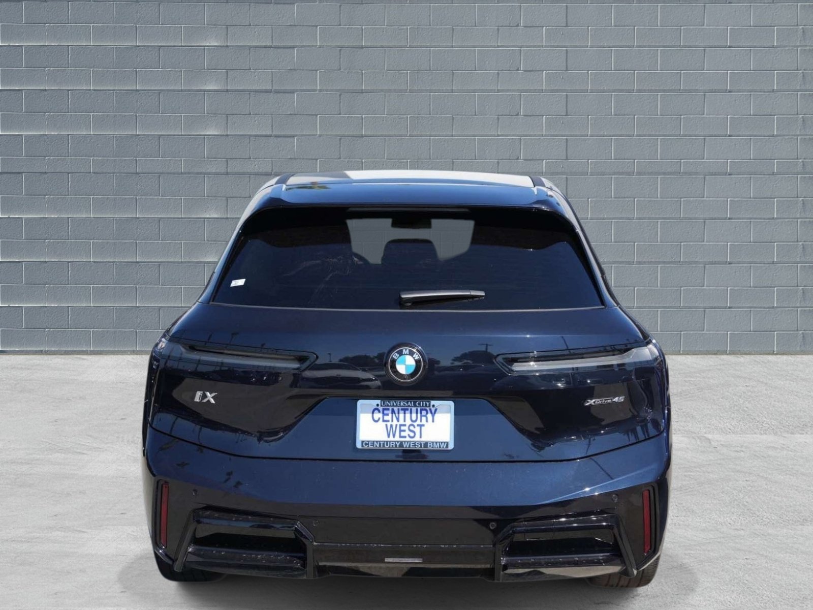 Used 2026 BMW iX xDrive45 w/ M Sport Package AWD/4WD image 4