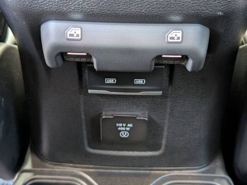 Used 2025 Jeep Gladiator Rubicon w/ Convenience Group AWD/4WD image 29