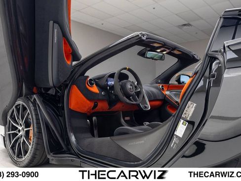 Used 2020 McLaren 600LT Spider RWD image 33