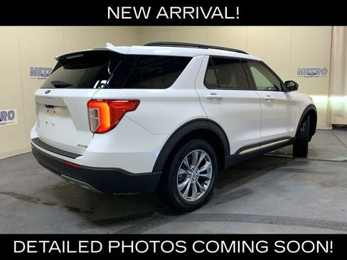 Used 2022 Ford Explorer XLT w/ Equipment Group 202A AWD/4WD image 3