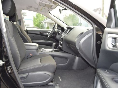 Used 2019 Nissan Pathfinder S AWD/4WD image 18