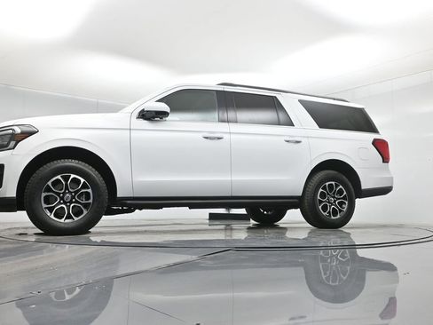 Used 2024 Ford Expedition Max XLT image 8