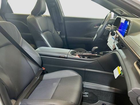 New 2025 Toyota Crown Signia Limited image 28