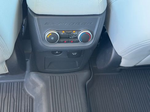 Used 2025 Ford Explorer Platinum w/ Ultimate Package image 14