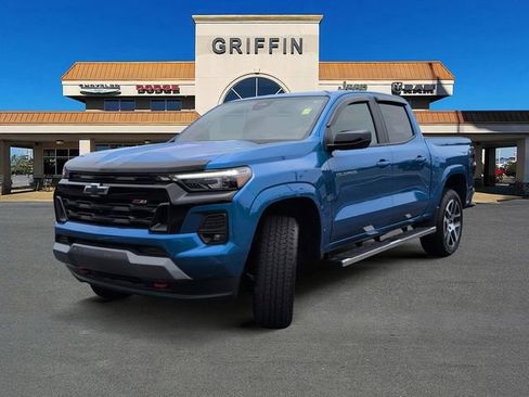 Used 2023 Chevrolet Colorado Z71 w/ Z71 Convenience Package 2 AWD/4WD image 11