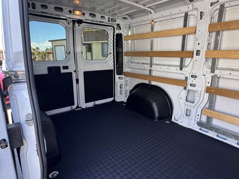 Used 2025 RAM ProMaster 2500 w/ U-Haul Equipment Group FWD image 18