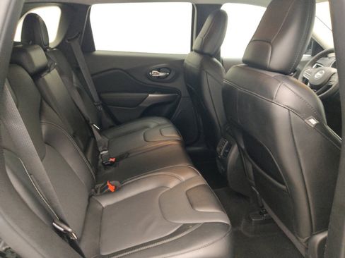 Used 2022 Jeep Cherokee Latitude Lux w/ Mopar Interior Package AWD/4WD image 19