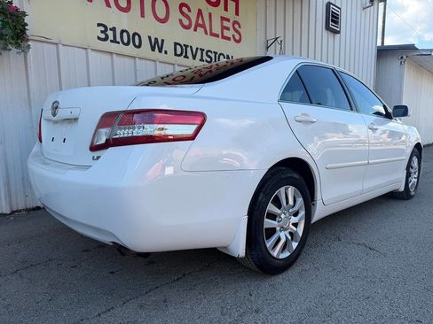 Used 2010 Toyota Camry LE FWD image 3