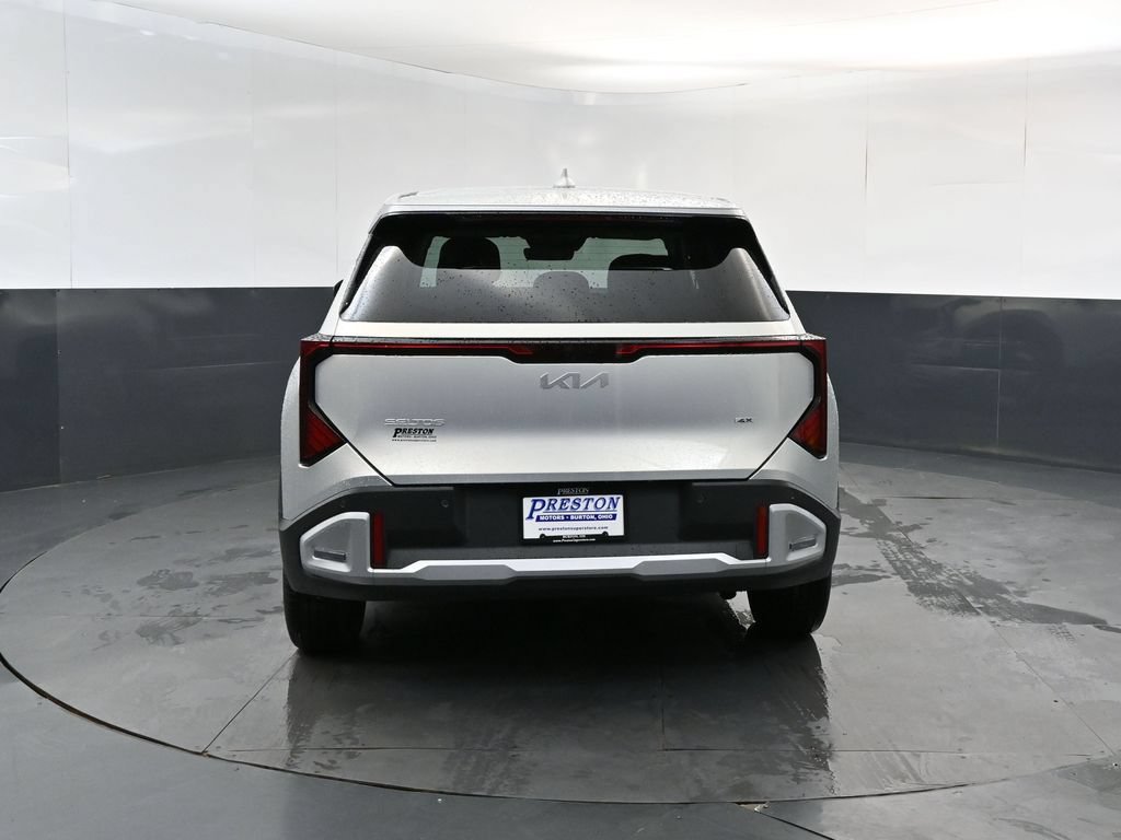 Used 2027 Kia Seltos LX AWD/4WD image 4