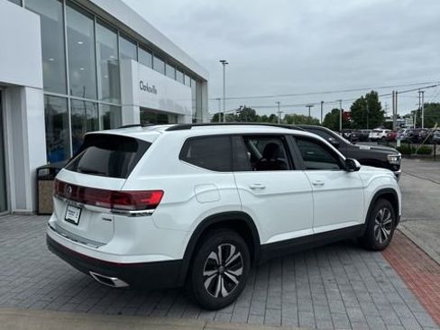 Used 2024 Volkswagen Atlas SE AWD/4WD image 8
