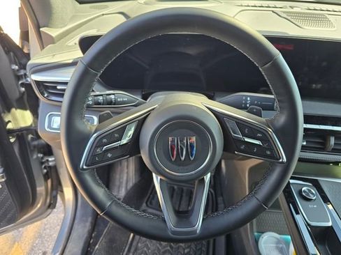 Used 2025 Buick Enclave Preferred w/ Power Package image 9