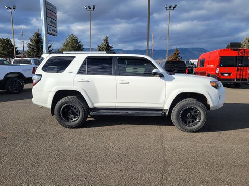 Used 2020 Toyota 4Runner SR5 image 2