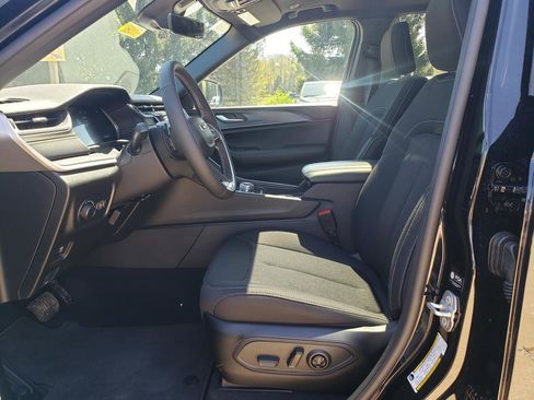 New 2025 Jeep Grand Cherokee Laredo X w/ Luxury Tech Group I AWD/4WD image 10