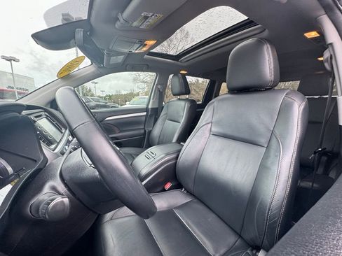 Used 2018 Toyota Highlander XLE image 26