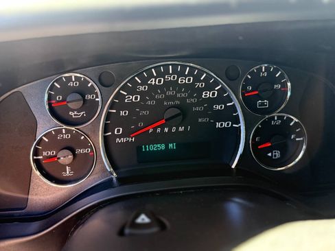 Used 2017 Chevrolet Express 2500 RWD image 10