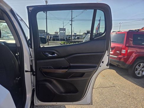 Used 2017 GMC Acadia SLE image 12