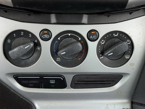 Used 2014 Ford Focus SE FWD image 17