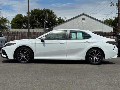 Used 2024 Toyota Camry SE w/ Convenience Package FWD image 9