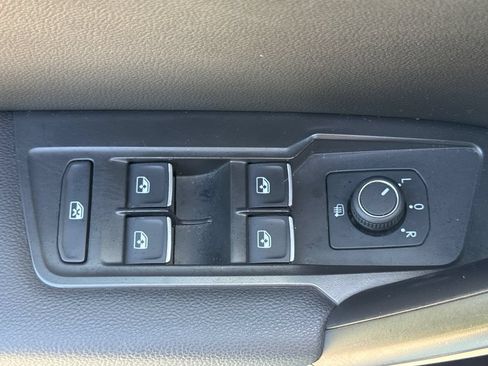 Used 2021 Volkswagen Tiguan SEL AWD/4WD image 14