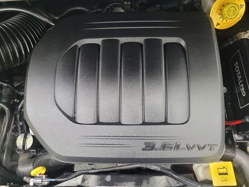 Used 2019 Dodge Grand Caravan SXT image 30