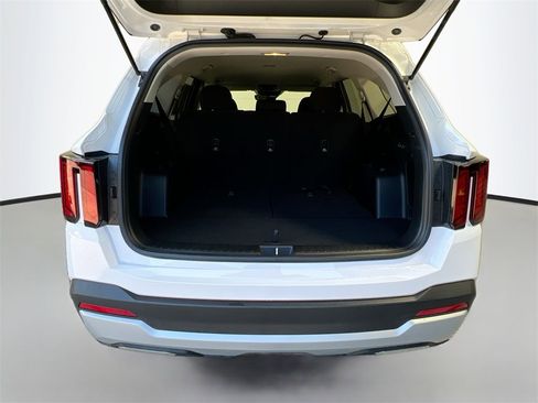 Certified 2024 Kia Sorento LX image 25